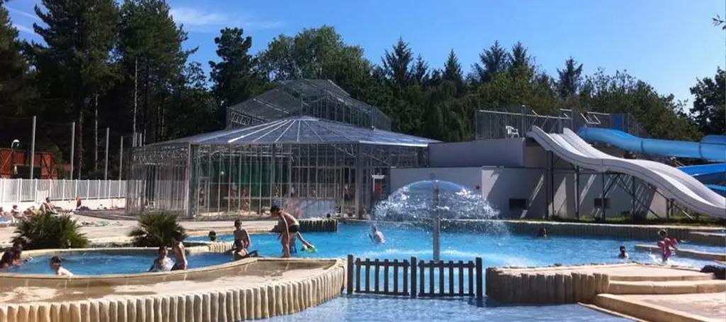 Piscine du camping Bois de Bayadène