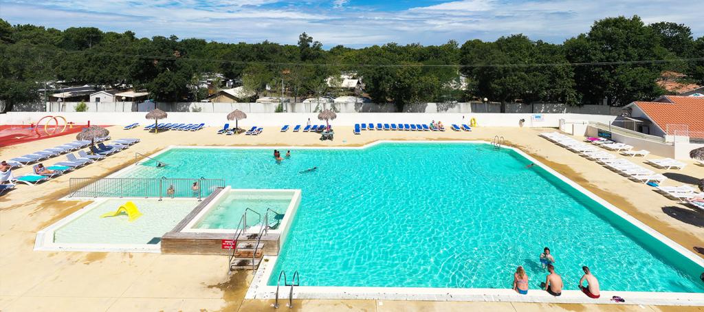 Piscine au camping La Pointe